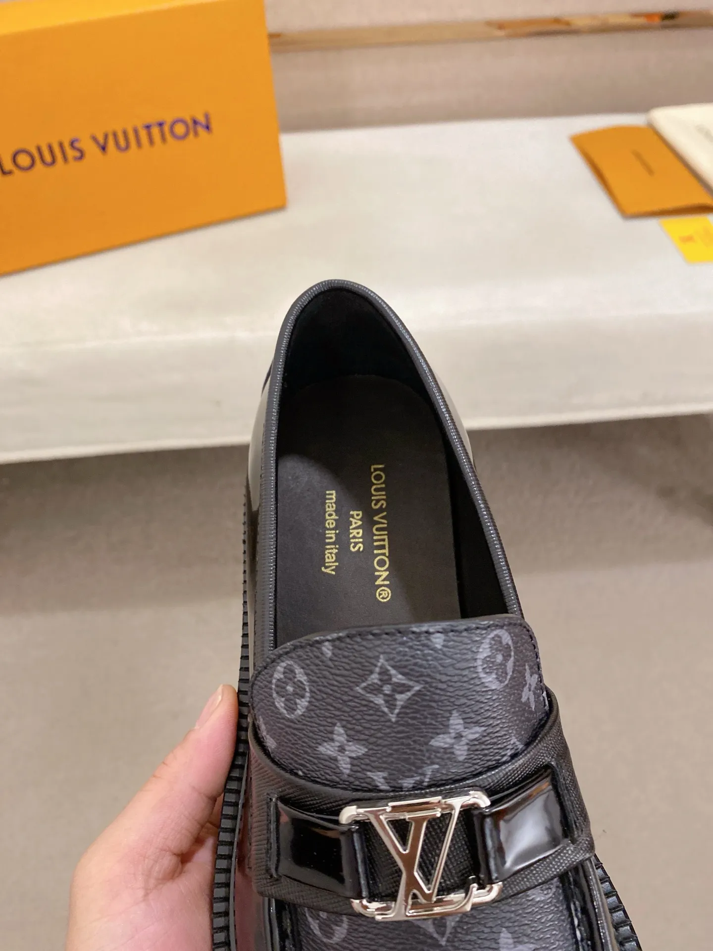 Men's shoes💰 580💰🌲 LV's top 🔍🔍 new men's leather shoes 🚹 are on sale at the same time at counters ⚠The uppers are imported cowhide from Italy, the entire imported cowhide lining, imported accessories 💪💪, completely 1⃣️ to 1⃣️ replica 🇮🇹💪 💪, ⚠Sole: The original sole is specially provided by the original factory, the exclusive movable molded sole is super comfortable, ⚠The original factory follows the order, 🔍🔍high quality, you can enter and exit the counter at will, welcome to compare⚠Size: 38-45